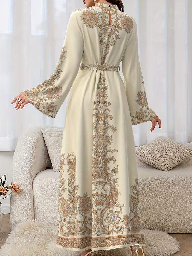 A Long-Sleeved, High-Collared Long Dress