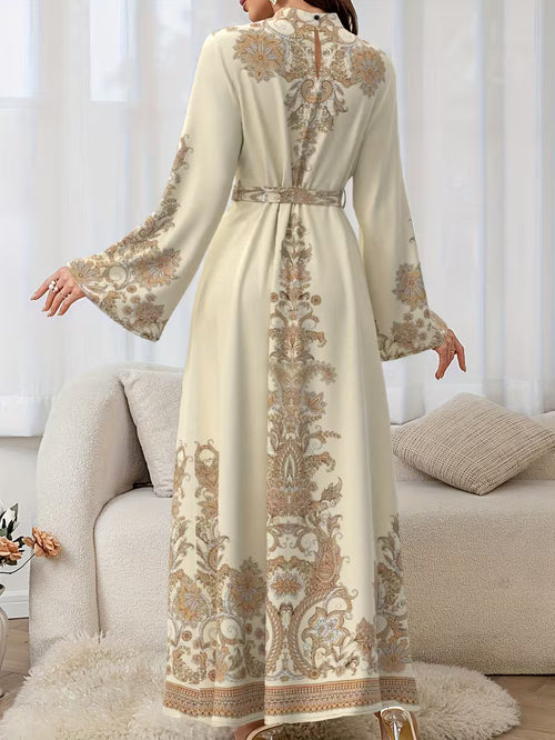A Long-Sleeved, High-Collared Long Dress